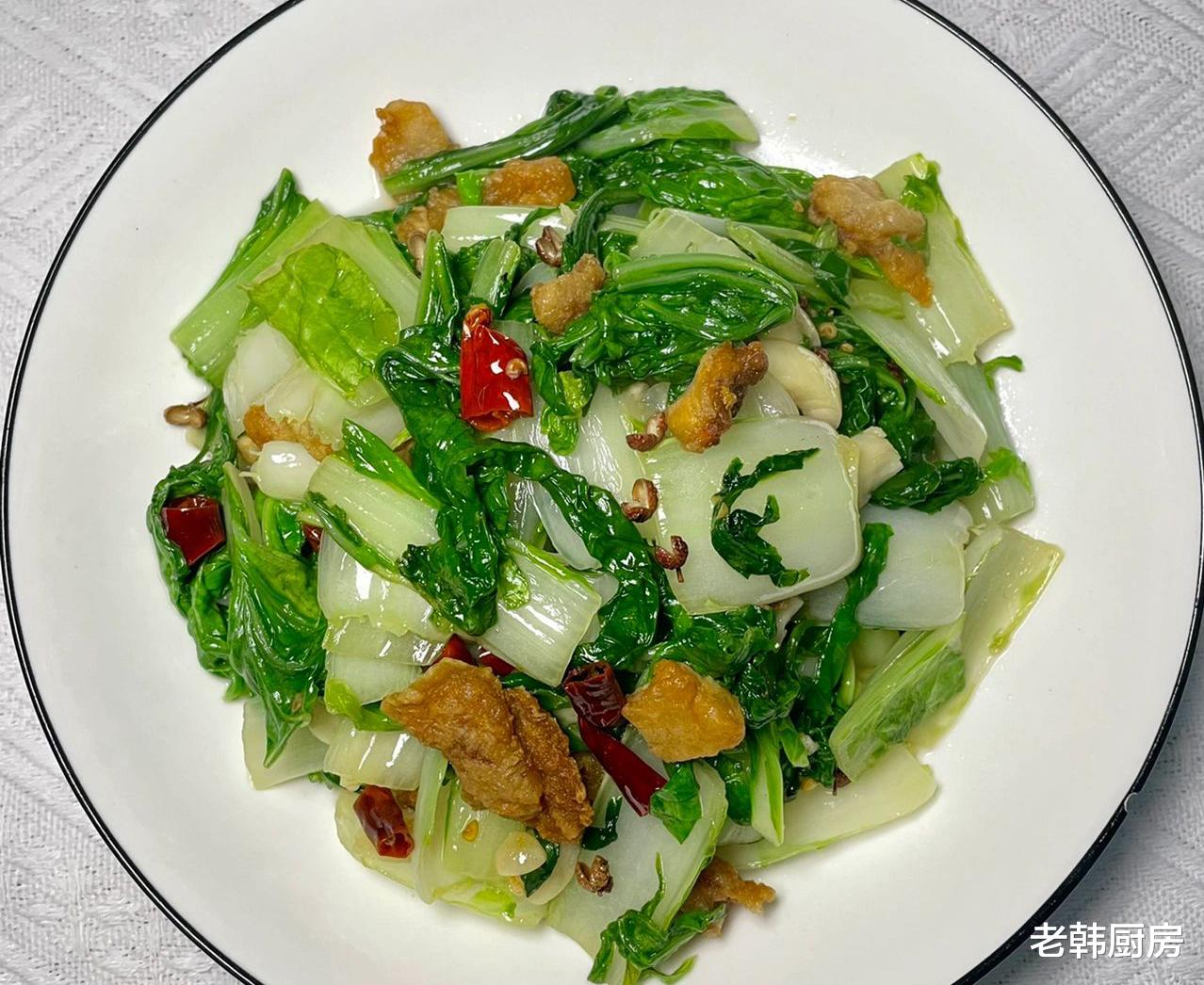 猪油渣|猪油渣炒白菜的家常做法，香而不腻，清脆爽口，一顿能多吃两碗饭