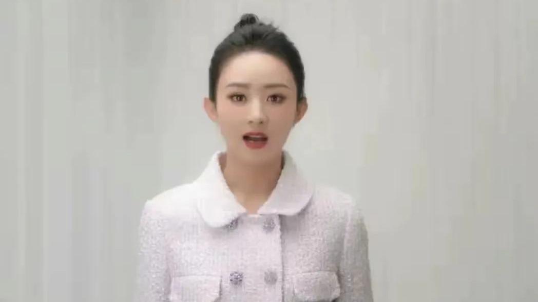 36岁赵丽颖最新动态，脸僵嘴歪被质疑医美，撞脸张钧甯受争议