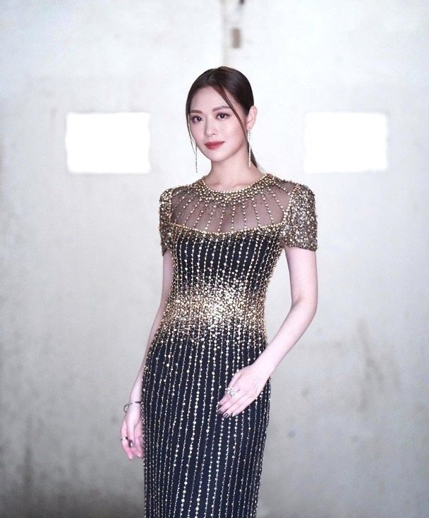 冯盈盈|香港TVB女星冯盈盈细说被公司力捧上位，突然消失于幕前的原因