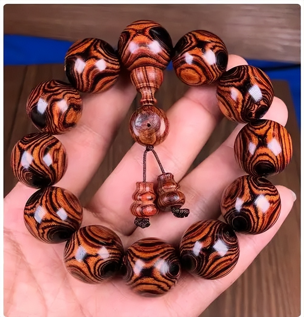 海南黄花梨|海南黄花梨手串,是否存在画线的对眼?