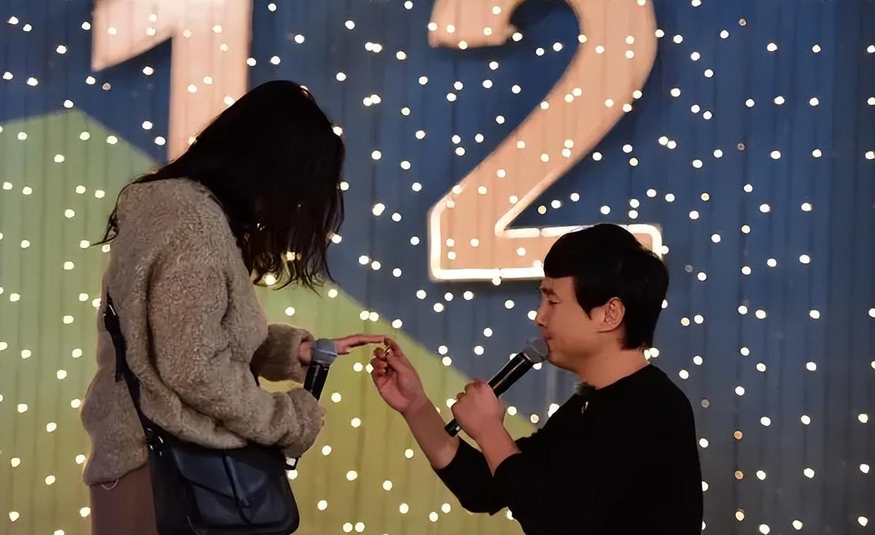 沈腾|曝沈腾病情恶化,赶赴日本做恢复治疗,妻子深夜与男性友人聚餐