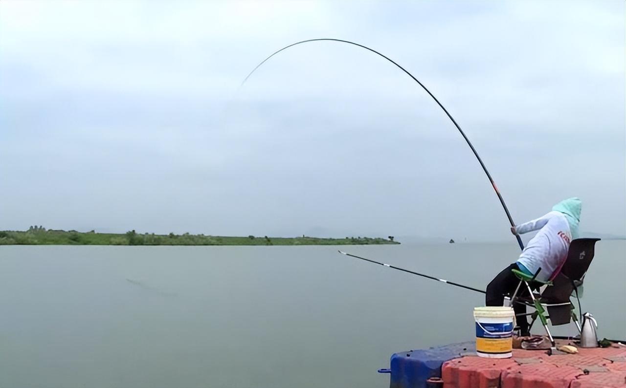 百元、千元和万元鱼竿，它们究竟有何不同？其内涵引人入胜