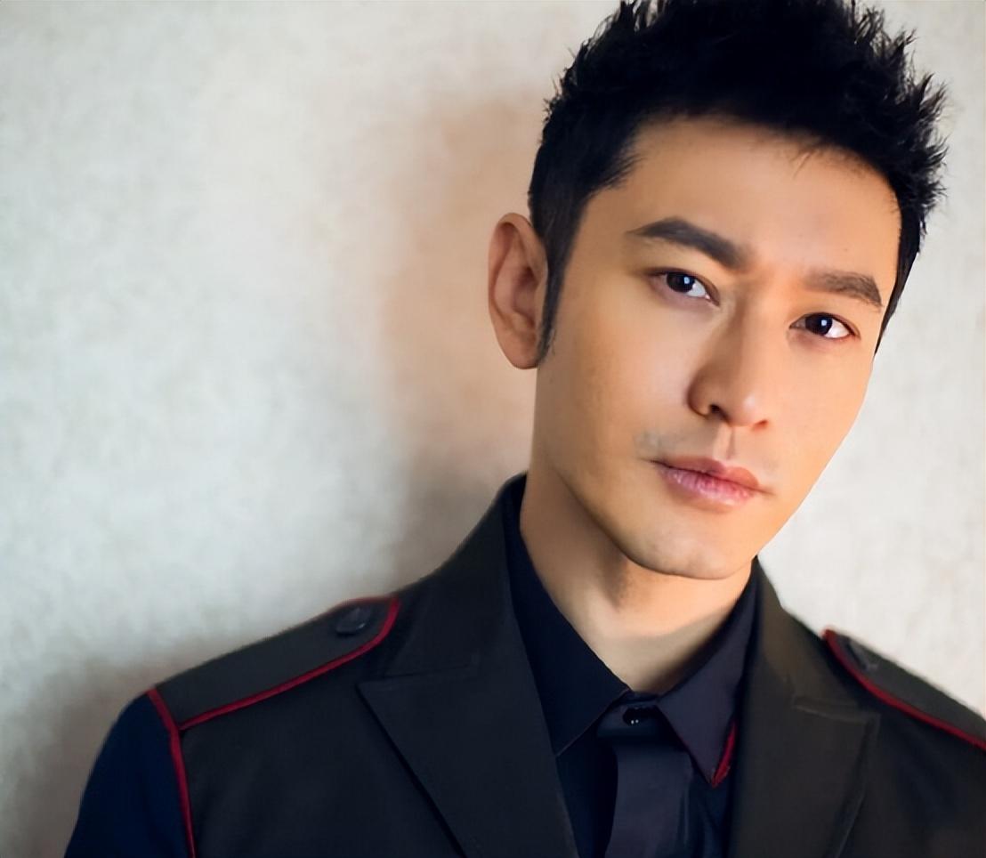 没料到,杨洋塌方后,黄晓明再一次走红,现在才看到他多“精明”