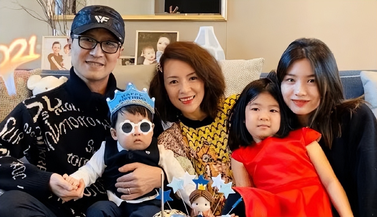 曝章子怡放弃女儿抚养权内幕:力保汪峰为醒醒谋划,先小人后君子