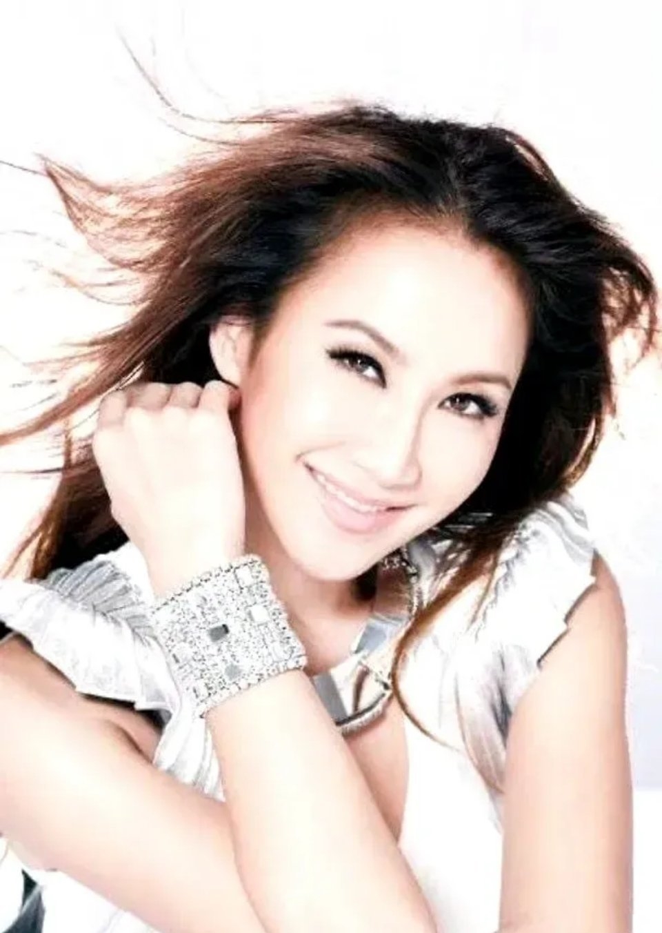 李玟的老公终于沉不住气了,终于在7月28日发声了,他表示自己和coco