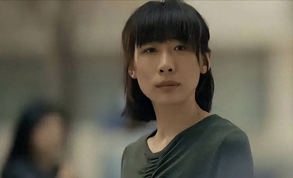 又丑又性感的任素汐：上半身是平凡，下半身是幻想！