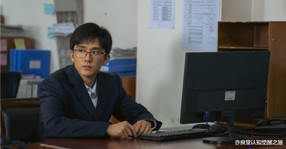 单位里，要让人觉得你很忙、时间很紧张，否则只会遭人恨，并且觉得你很闲