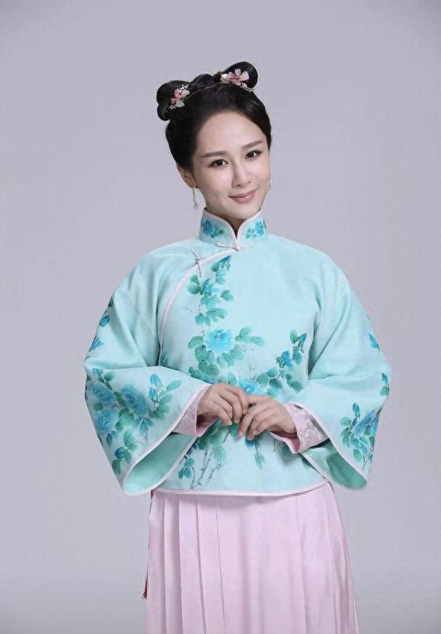 杨紫的无修定妆照让我明白：科技脸，真的不适合拍古装！