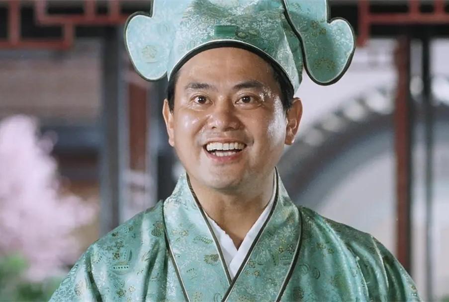 陈百祥|73岁陈百祥遭殴打后续!头染粉色衣着粉嫩,年纪虽大心态却很年轻