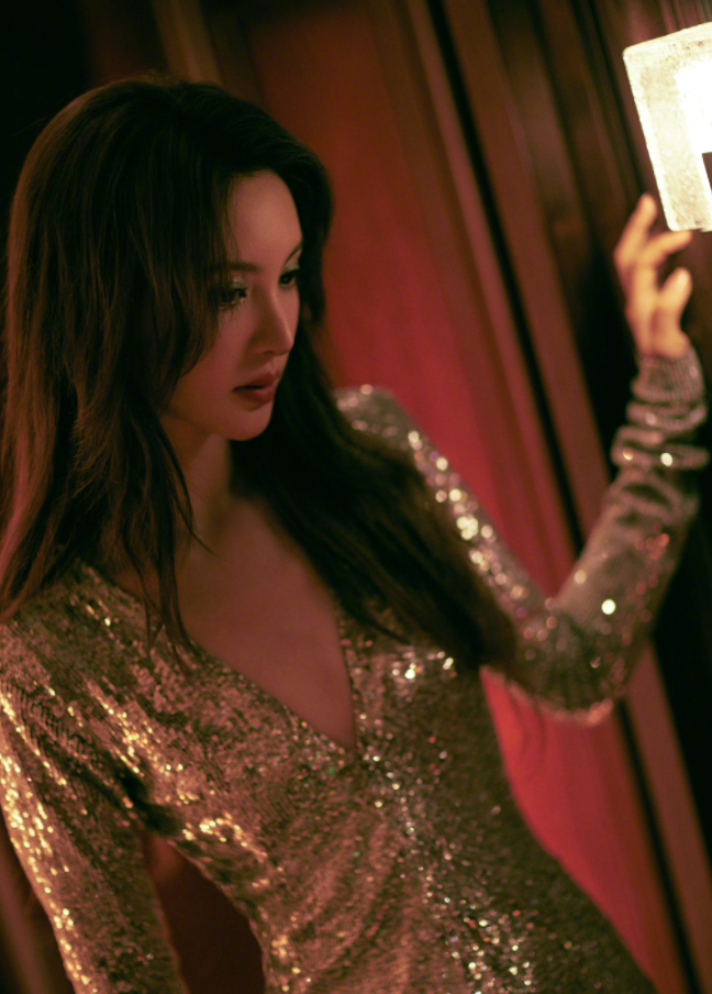 杭州红毯看点:李宇春的鞋,娜扎的身材,宋茜的心机,热巴的野心