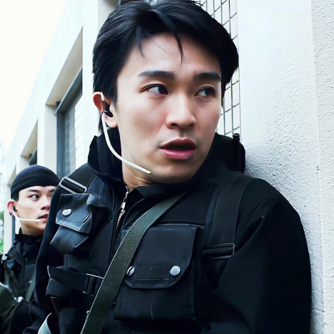 周星驰|61岁周星驰频繁现身!与林俊杰互动疑有合作,一头白发略显沧桑