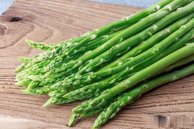 芦笋减肥？真能靠它逆袭身材？老李挑战奇葩瘦身实录