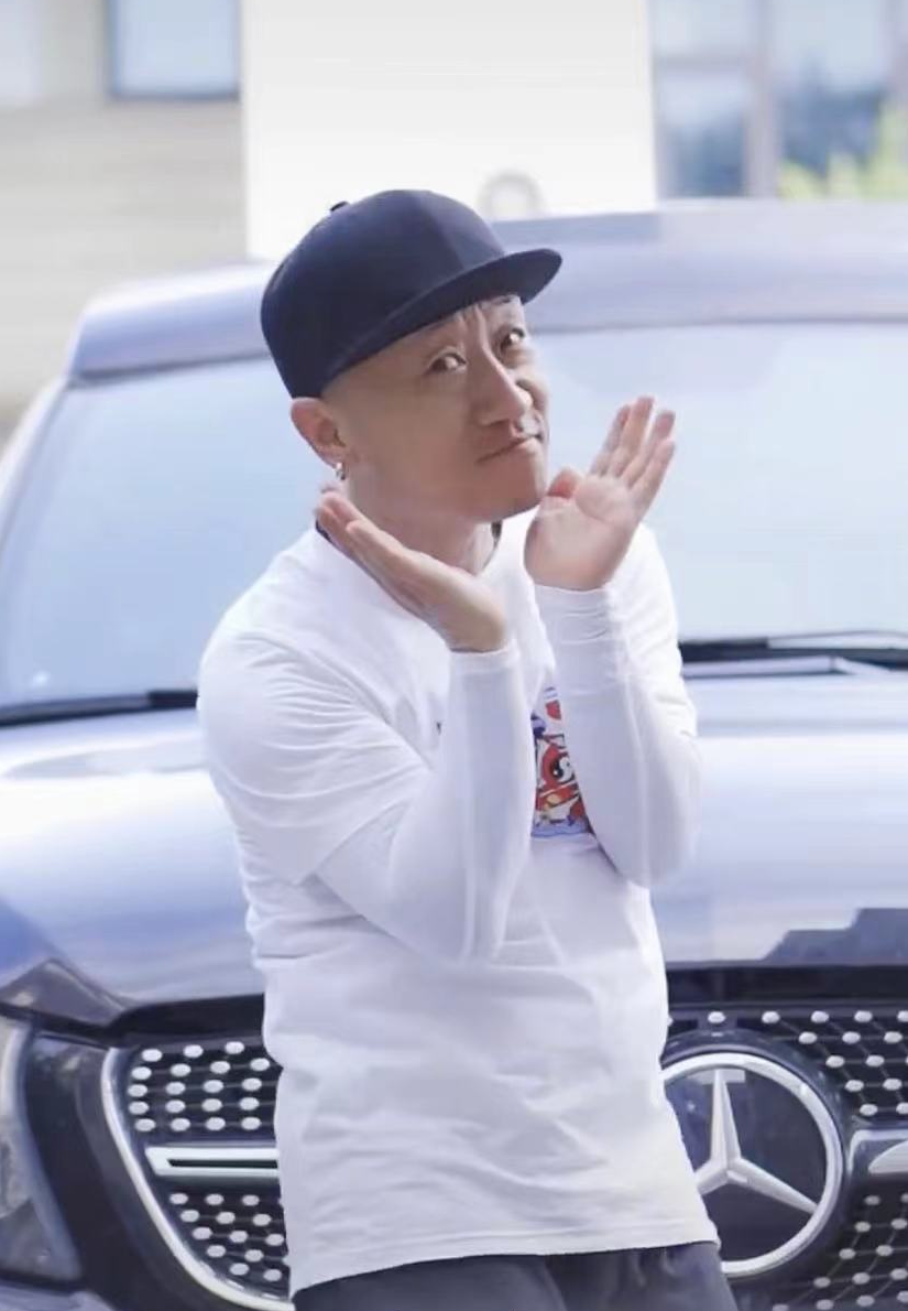 李保田|李保田儿子精神引担忧,浑身纹身夸张乱蹦太放飞,被讽刺有个好爹