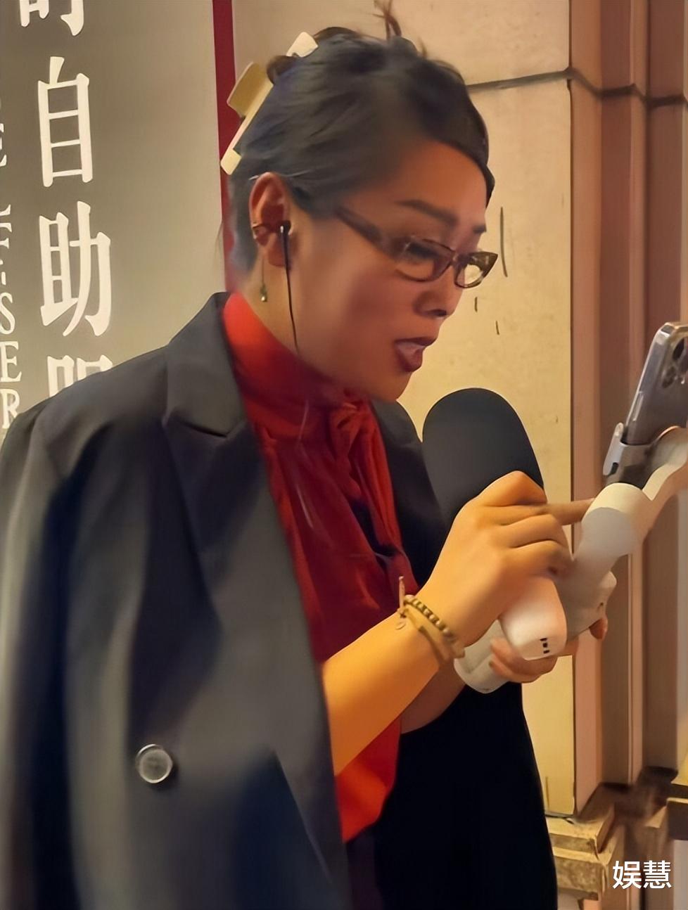 “这英”演唱田震的歌曲《铿锵玫瑰》,下次该唱《罗刹海市》了?