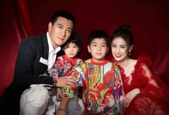 假面|装不下去的洪欣、假装豁达的陶虹,将假面夫妻的“虚伪”暴露了