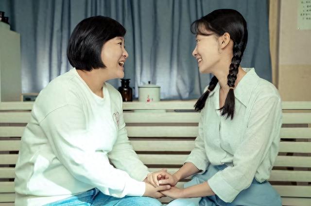 好莱坞将翻拍《你好李焕英》，贾玲时隔6月露面，减重100斤瘦脱相