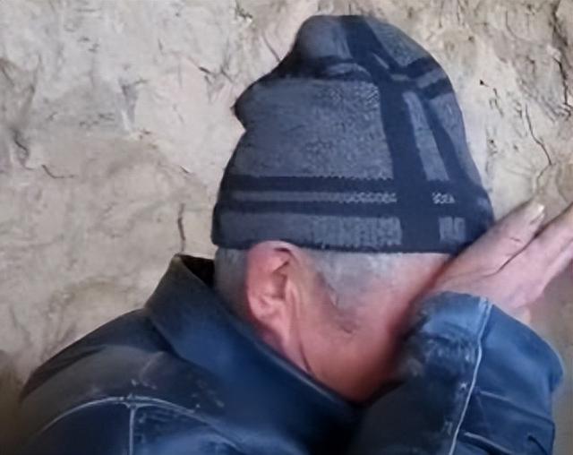 在儿子家小住睡沙发,连着三天窗户半夜敞开,清楚原因我立刻回家