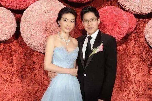 娶郭晶晶的原因真相大白，霍启刚遮羞布被父亲扯开