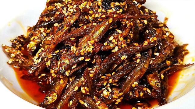 恐怖的温泉鱼疗:吃脚皮、治脚气全是假象,整条鱼进去只剩骨架