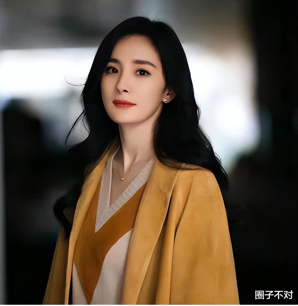 太丰满！37岁杨幂，性感火辣好身材一览无遗！