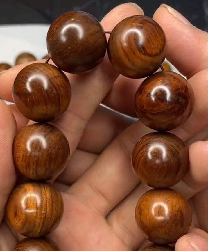 博物馆|哪种海黄手串,品质高,性价比高?