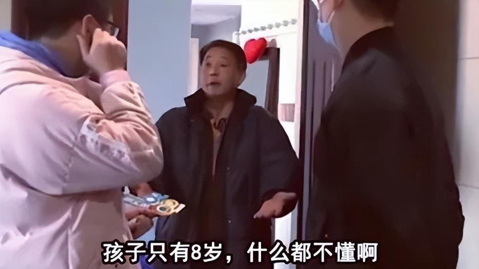 优衣库试衣间遭男童偷窥，女生被骂“特殊职业”，男童被推坠楼！