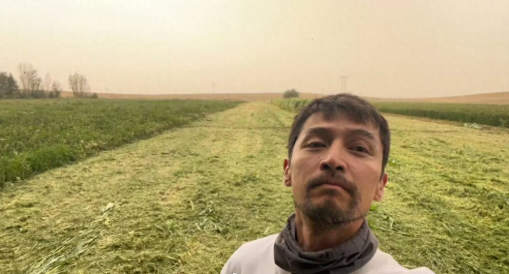 胡歌评论区沦陷，意图退圈遭抵制，粉丝留言：你能不能别发疯？