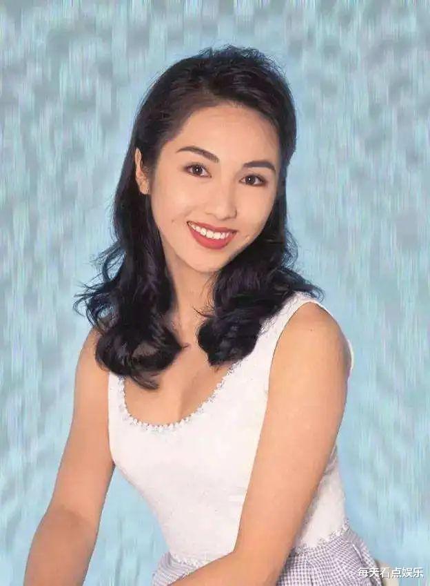 黎姿:38岁嫁给53岁残疾富豪,一家5口3人残疾,风光背后太辛酸