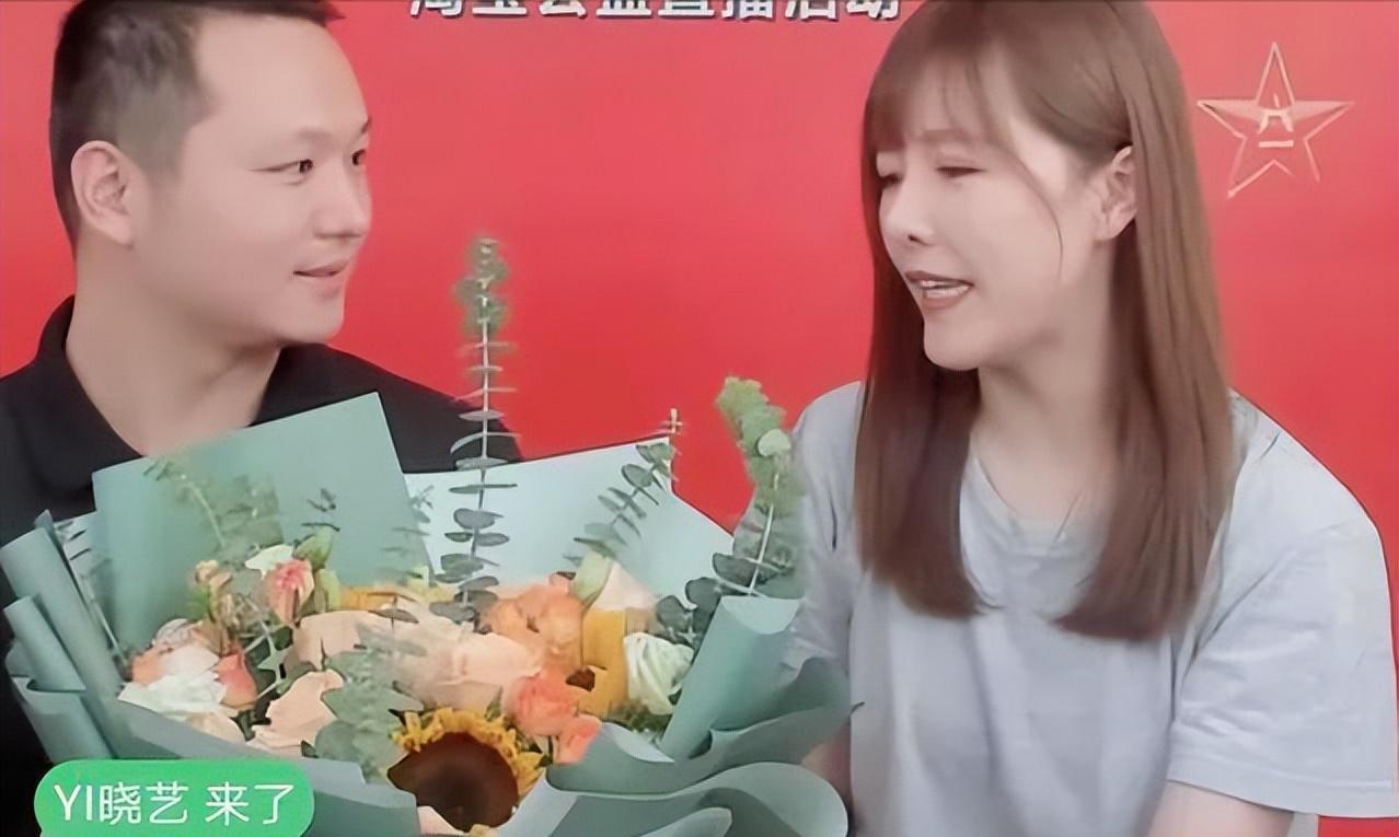 唐笑|14年前，公然辱骂军人“看门狗”，还发火踢人裆部的唐笑怎样了？