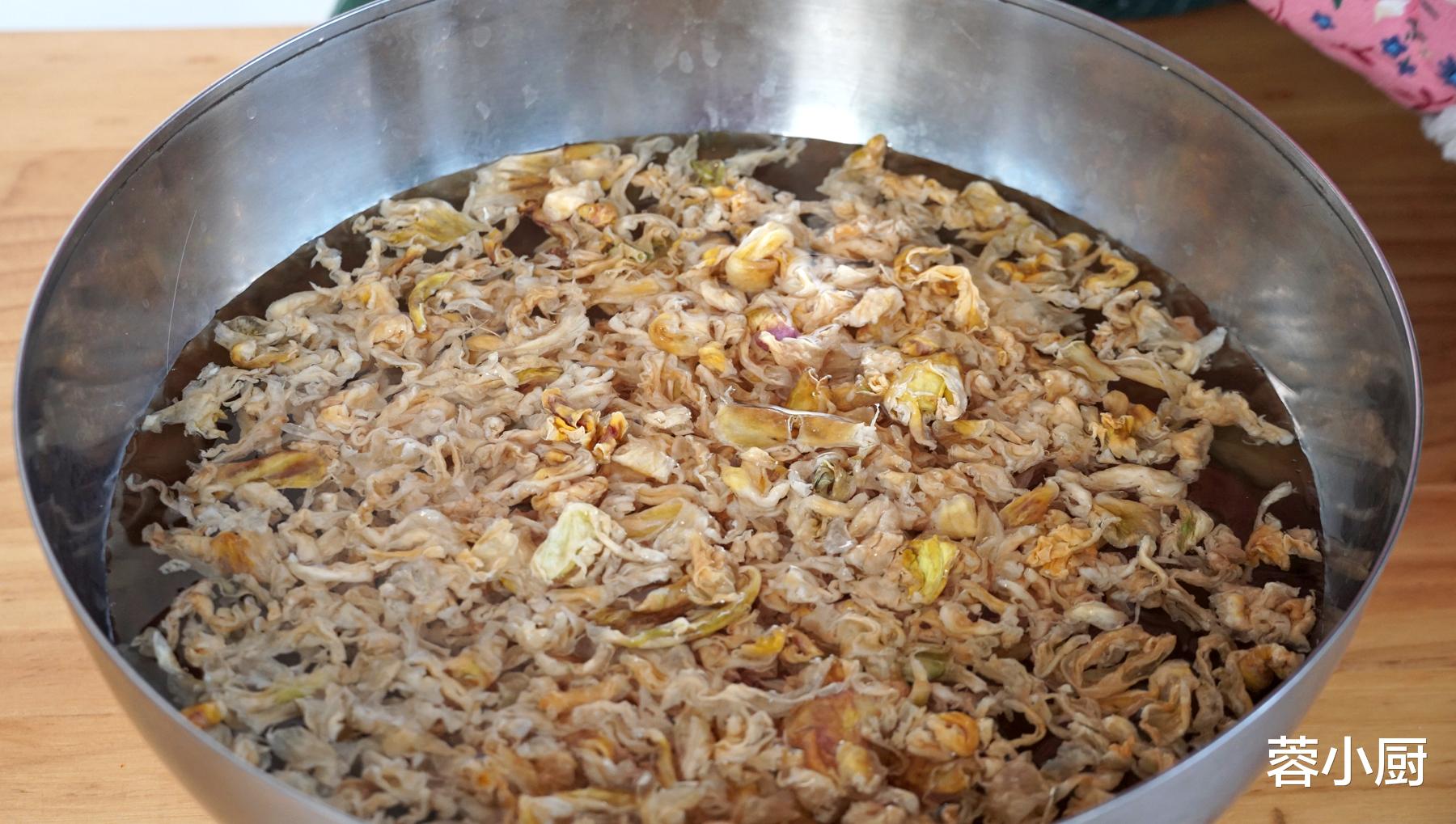 包菜|冬季这菜使劲吃，买20斤晒干，炖肉超香