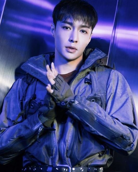 张艺兴赵露思恋情曝光!两人车在同一酒店,男方回应疑默认恋情