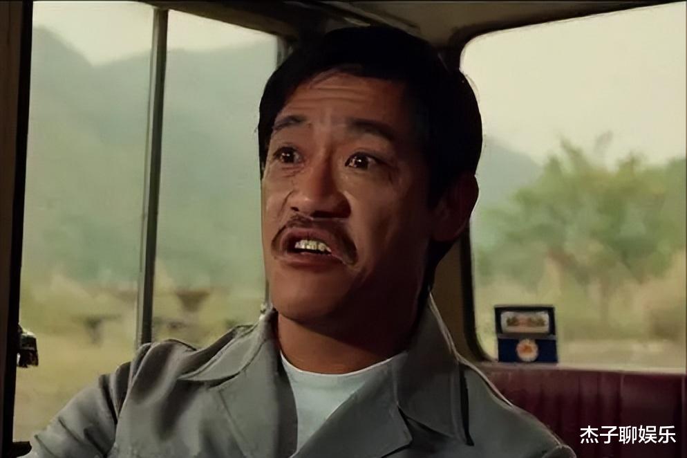 |吴耀汉一路走好!洪金宝情绪低落独坐灵堂,与李建华相比显落寞