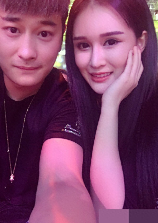 赵本山女儿发视频炫富，为腹中孩子买奢侈品，满床衣服价值数十万