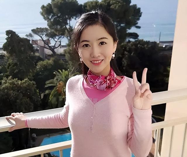 翟欣欣|翟欣欣被带走时泪流满面?邻居直言:父母和她都哭了!