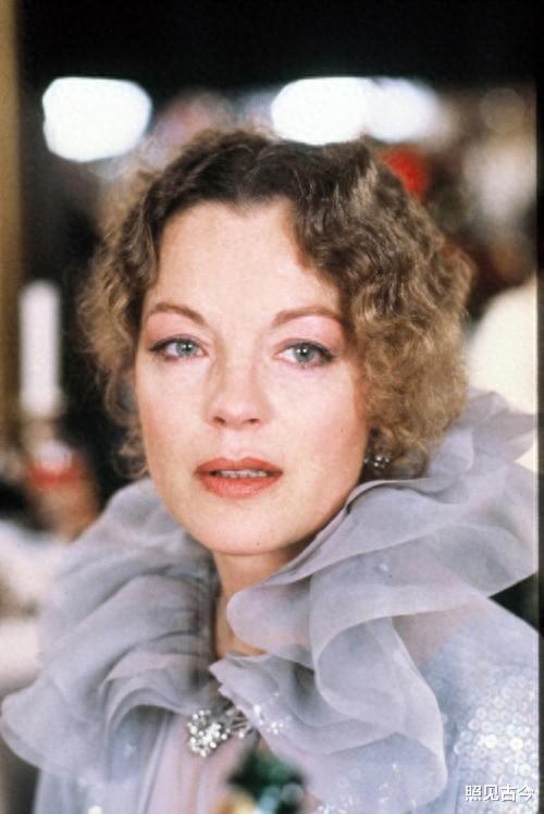 罗密:演活了茜茜公主,14岁独子离世10个月后,43岁的她心碎而亡