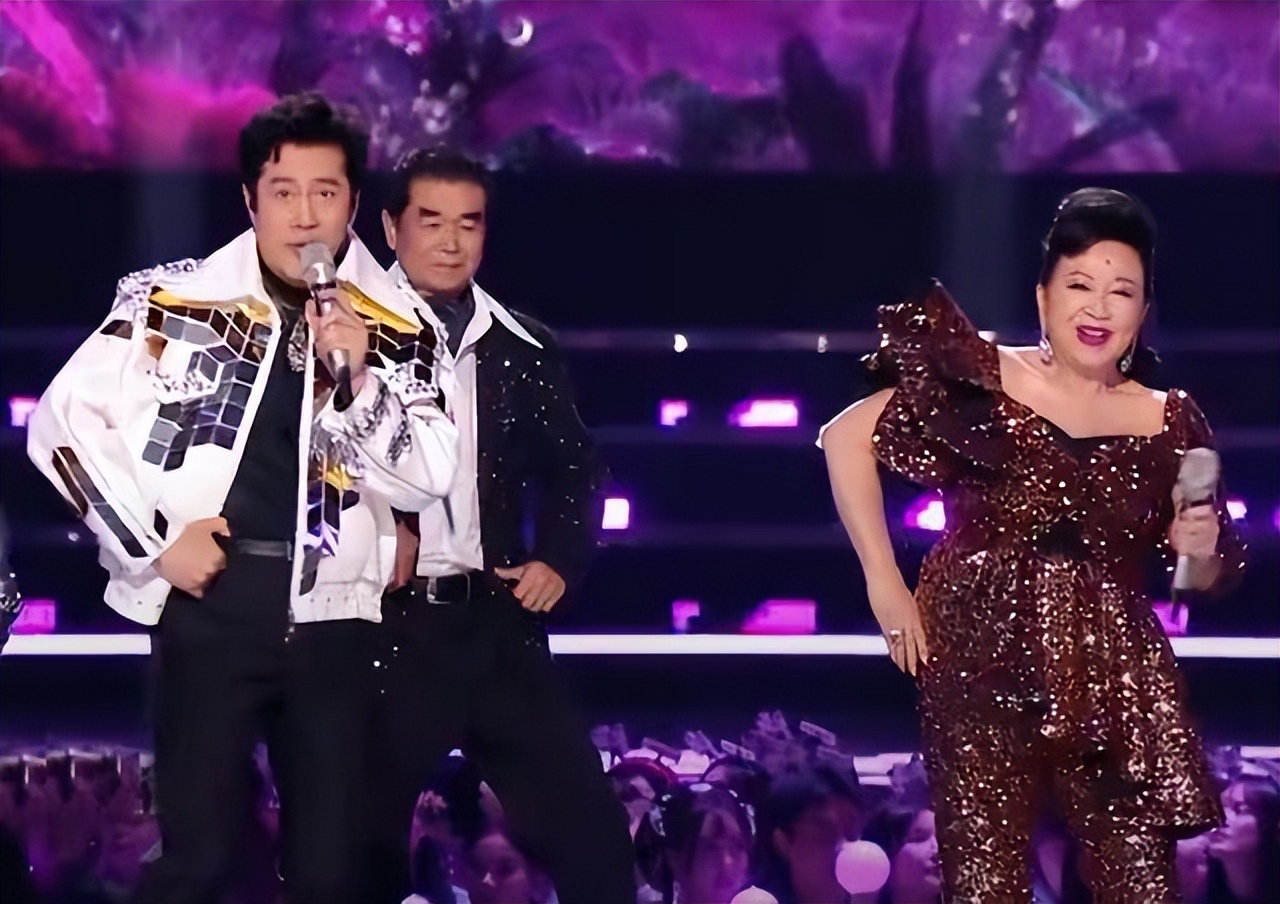 揭秘 2023 双十一晚会:谢娜尴尬主持,假唱明星集体翻车?