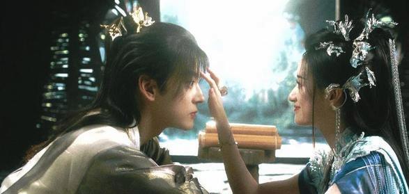 张凌赫上热搜,公共场合不检点,网友:这是要毁形象吗?