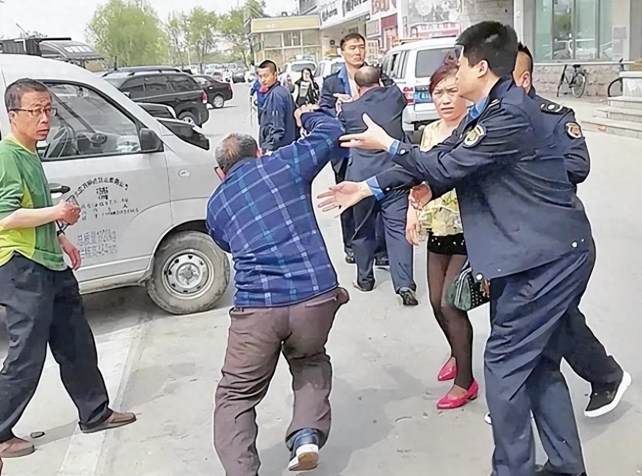 颠覆你的想象：录用165个城管，7人曾犯罪，共有一百四十人违规