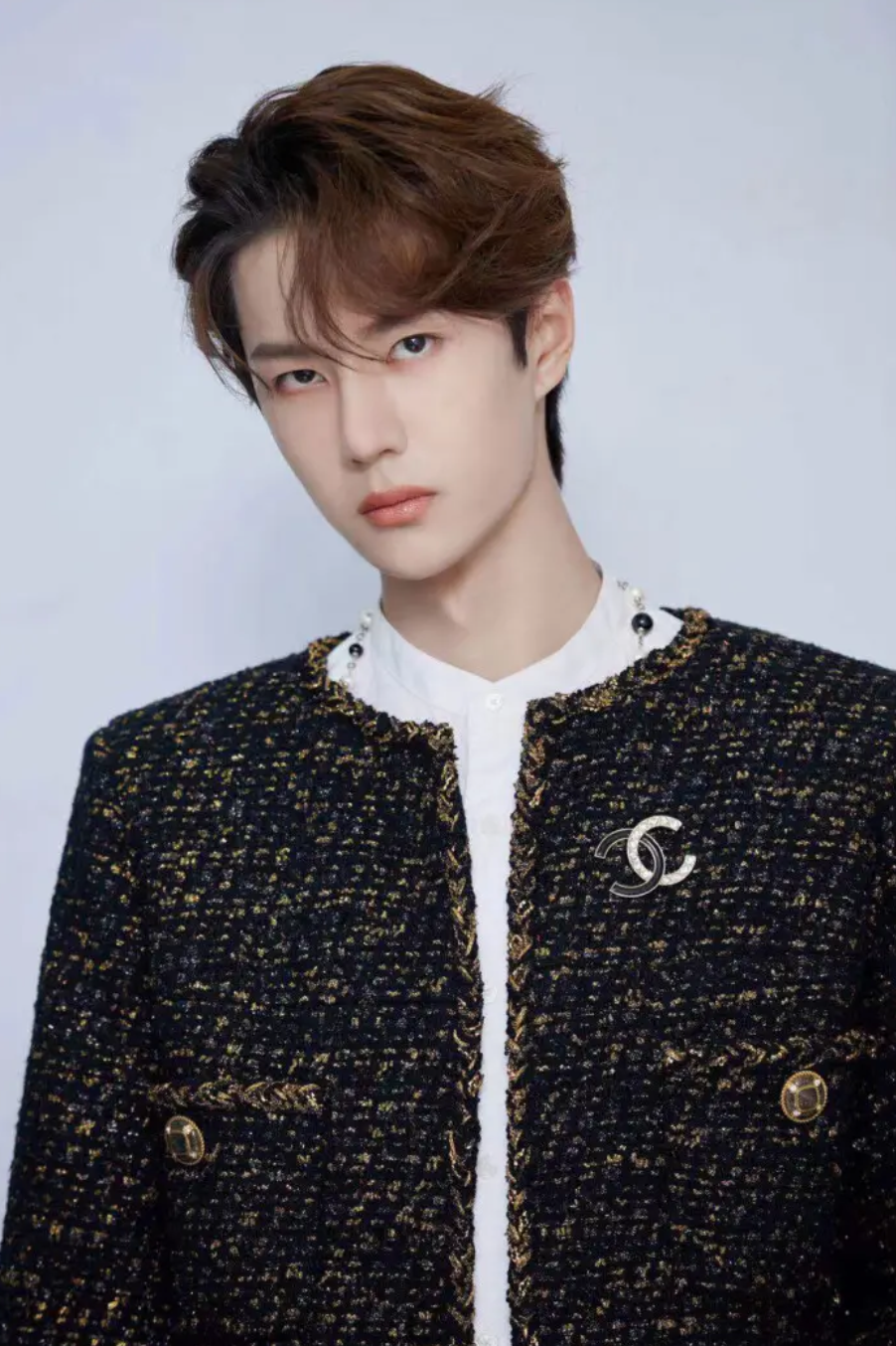 顶流男星王一博被曝大瓜,女方称怀了其孩子,男方首