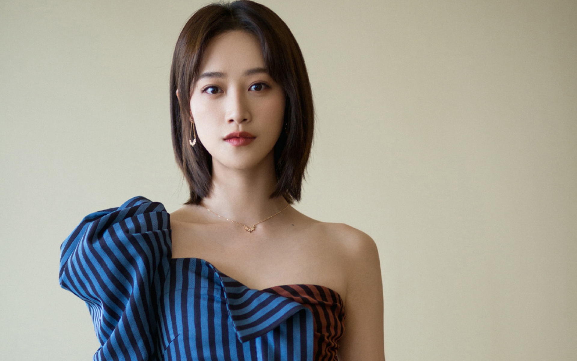 蓝盈莹恋情曝光，富二代男友身家过亿，网友：爱情还是金钱交易？