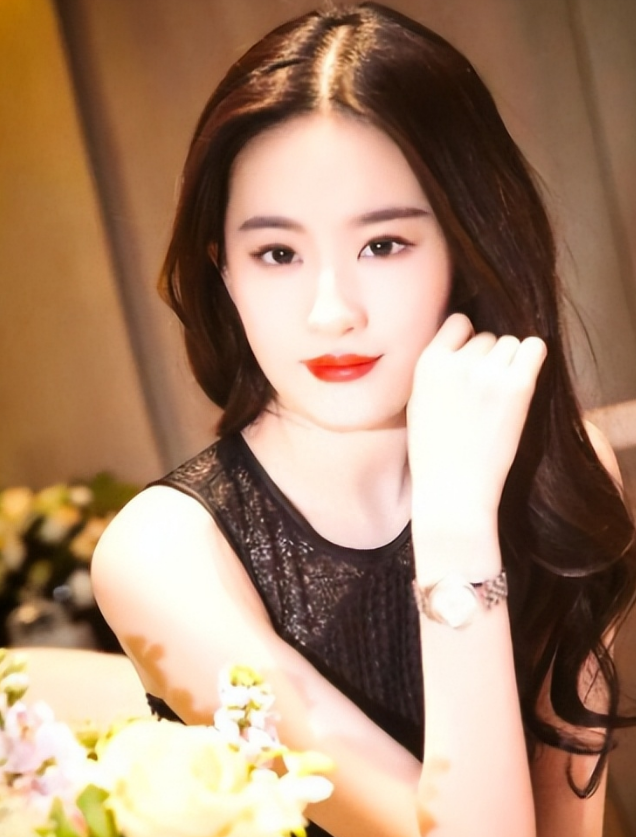 事实证明,35岁还“黑料不断”的刘亦菲,始终难逃“干爹”陈金飞