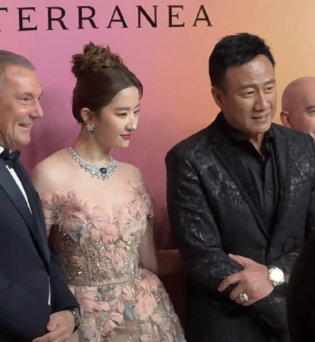 刘亦菲公主造型「惊为天人」,别人「强捧不红」,她演一部爆一部