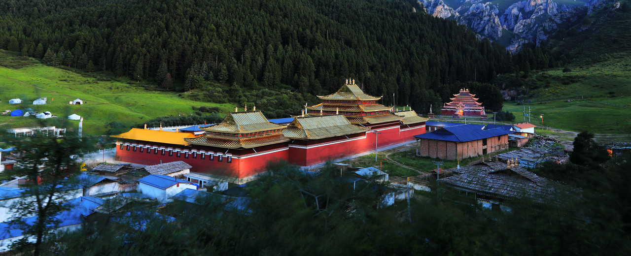 西藏|暑假去哪里？避暑圣地“中国小西藏”，风光媲美西藏新疆