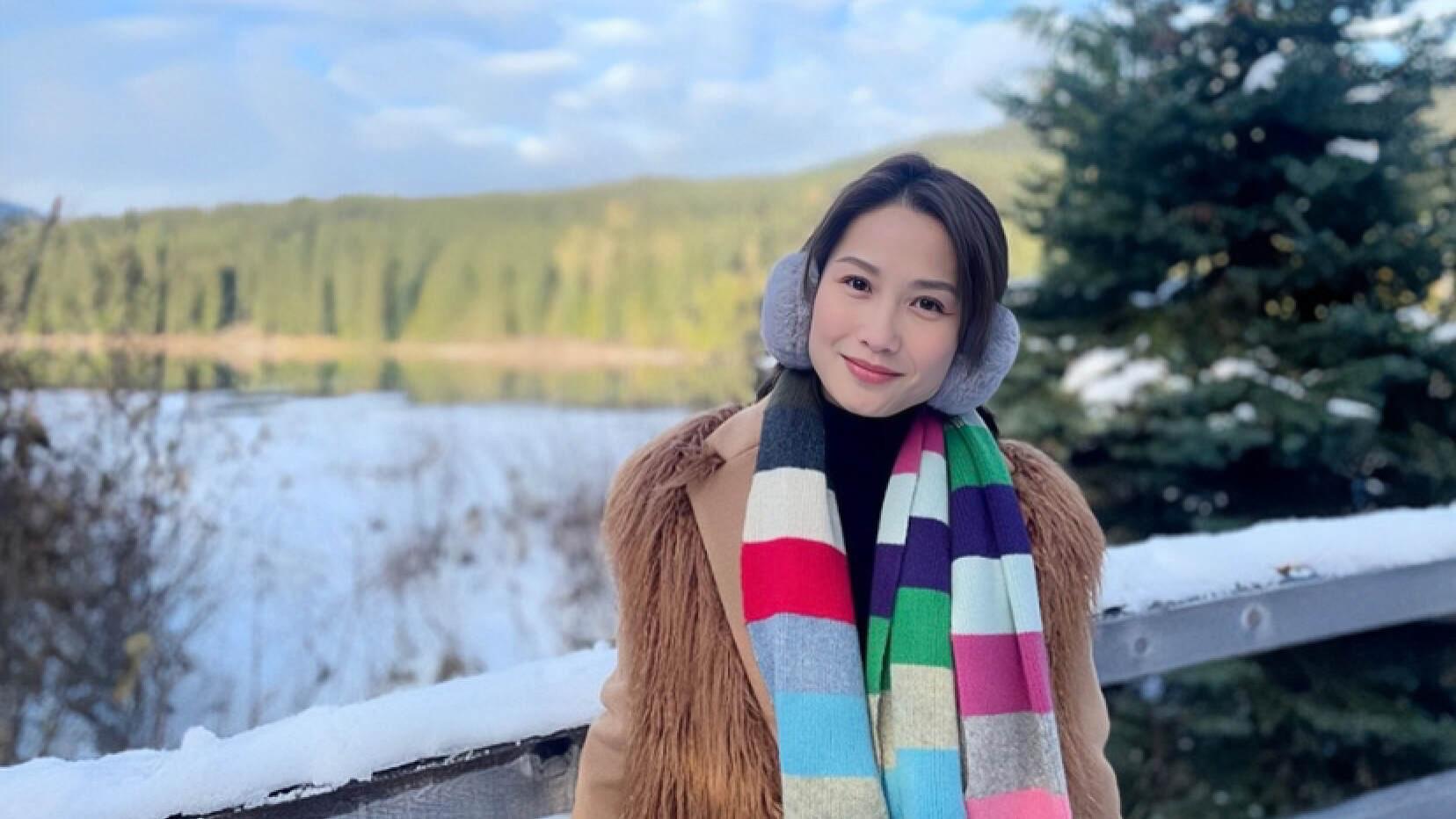 香港知名女星复出做网红，状态冻龄身材无走样，嫁美食大亨