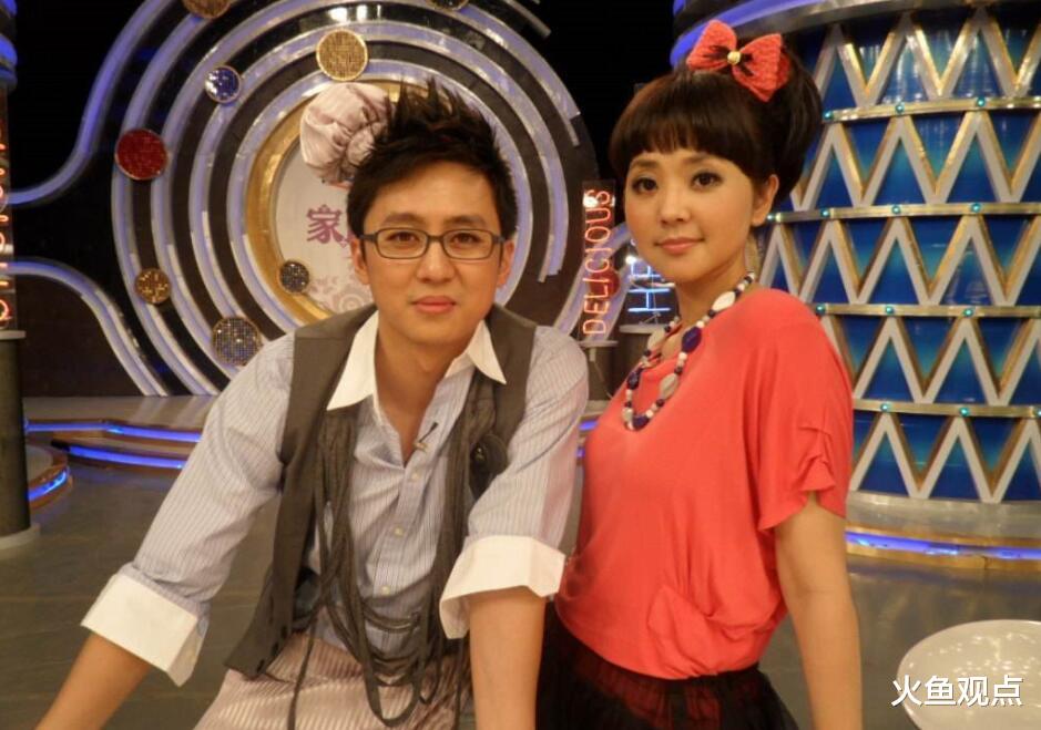 著名主持人程成模仿网红直播赶大集遭驱赶,网友评论更扎心!