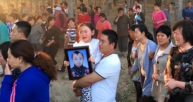 |原来他已经去世9年！6岁登上春晚8岁去世，患病时还在继续演出