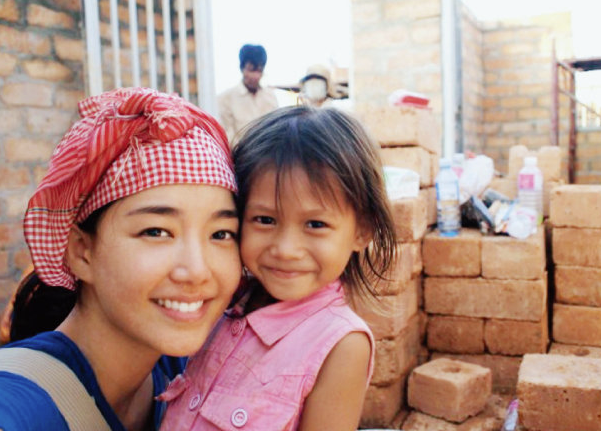 48岁“地表最强小三”,拿下百亿老头却说:我对钱没兴趣