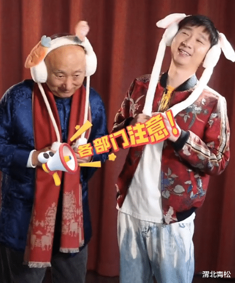 陈佩斯|母亲去世还娱乐?陈佩斯一家被批没孝心,不顾传统戴红围巾、旅游