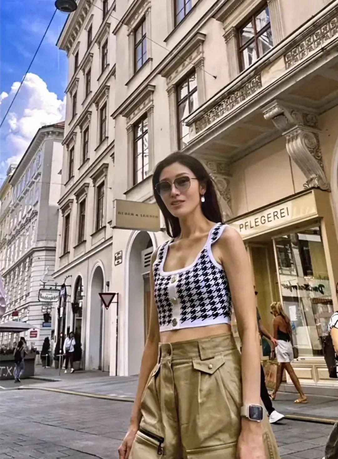 香港首富孙子正面照曝光!14岁很像李嘉诚,梁洛施身边男子引猜测