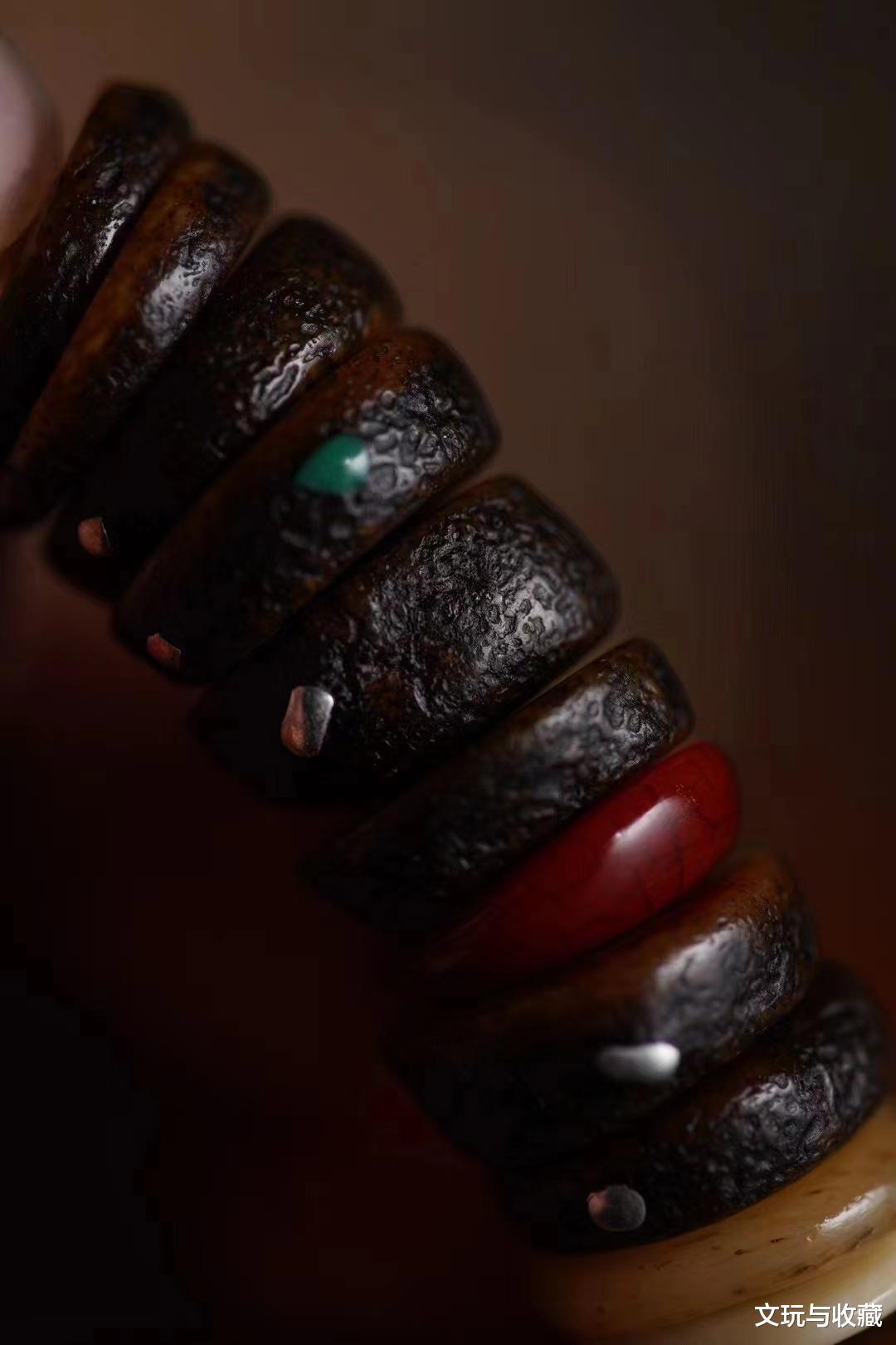 镶嵌宝石的人骨手串，旁门左道之美，纯粹的有信仰的文玩